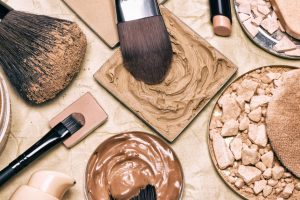 Kosmetik mit überschrittenem Haltbarkeitsdatum – sind sie schädlich?